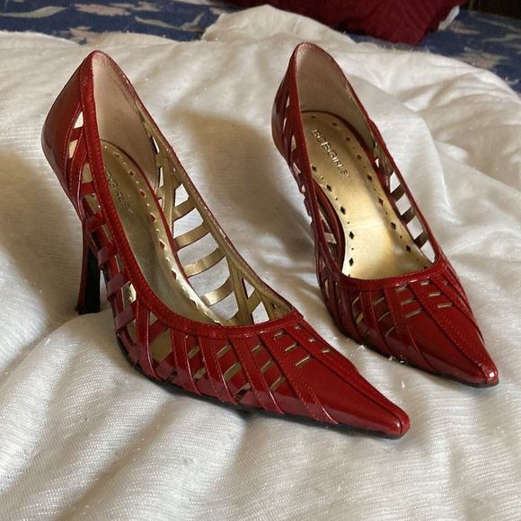 BCBGirls Patent Leather Heels Pointed Toe Size 7 1/2 - Picture 1 of 14
